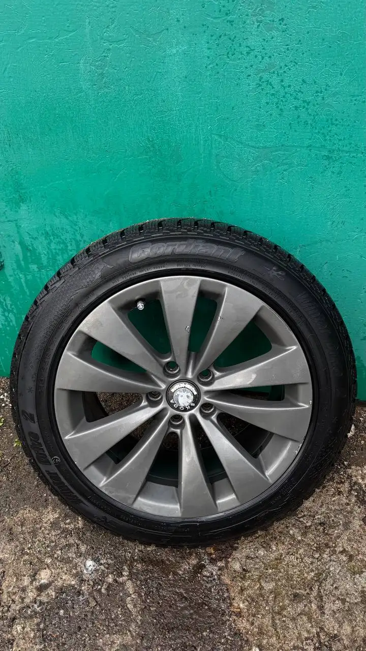 Комплект дисков на зимней резине VAG R17 5x112 57.1 - Запчасти (Авто) в Макеевка