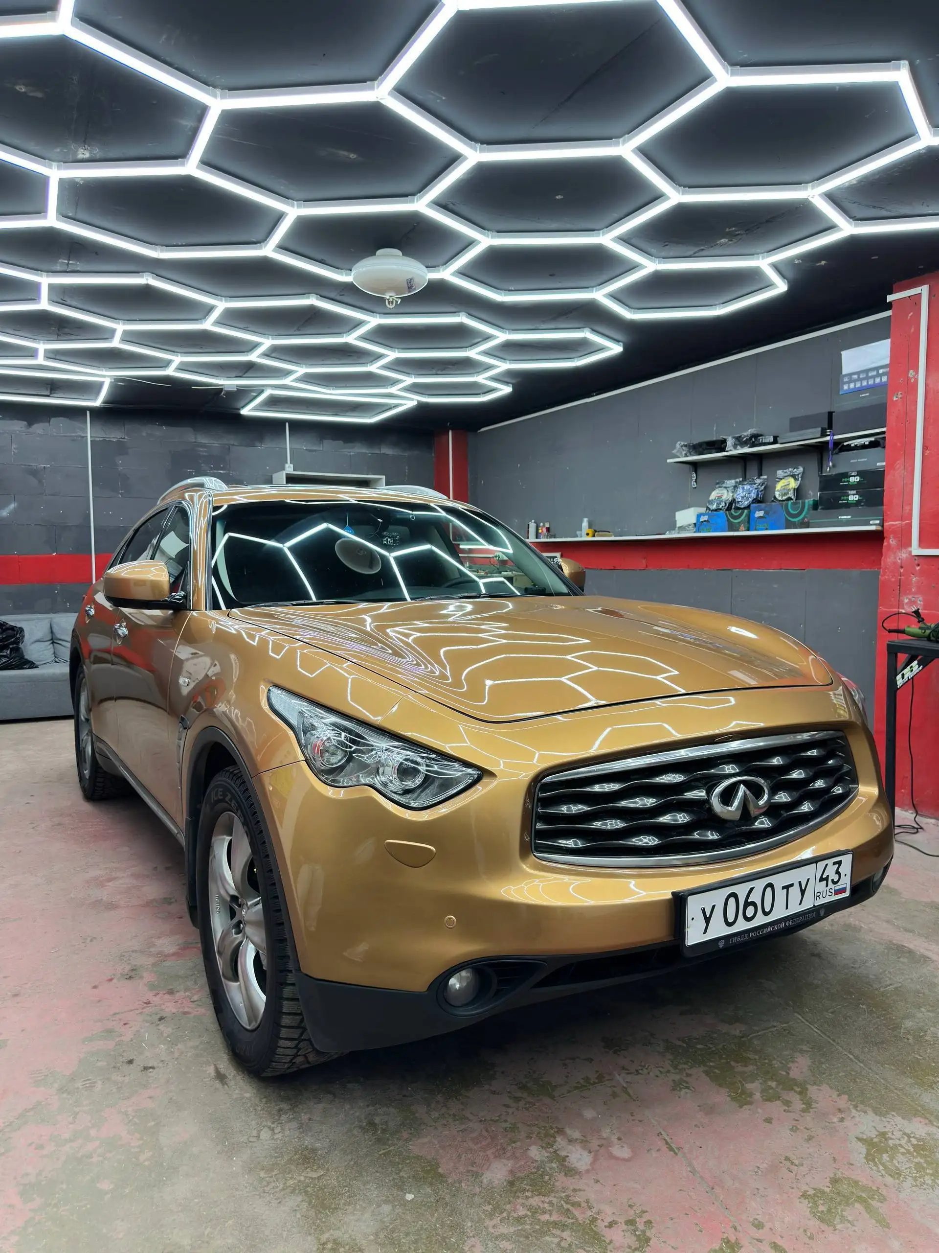 Продается Infiniti FX37 2010 года - Авто в Москва