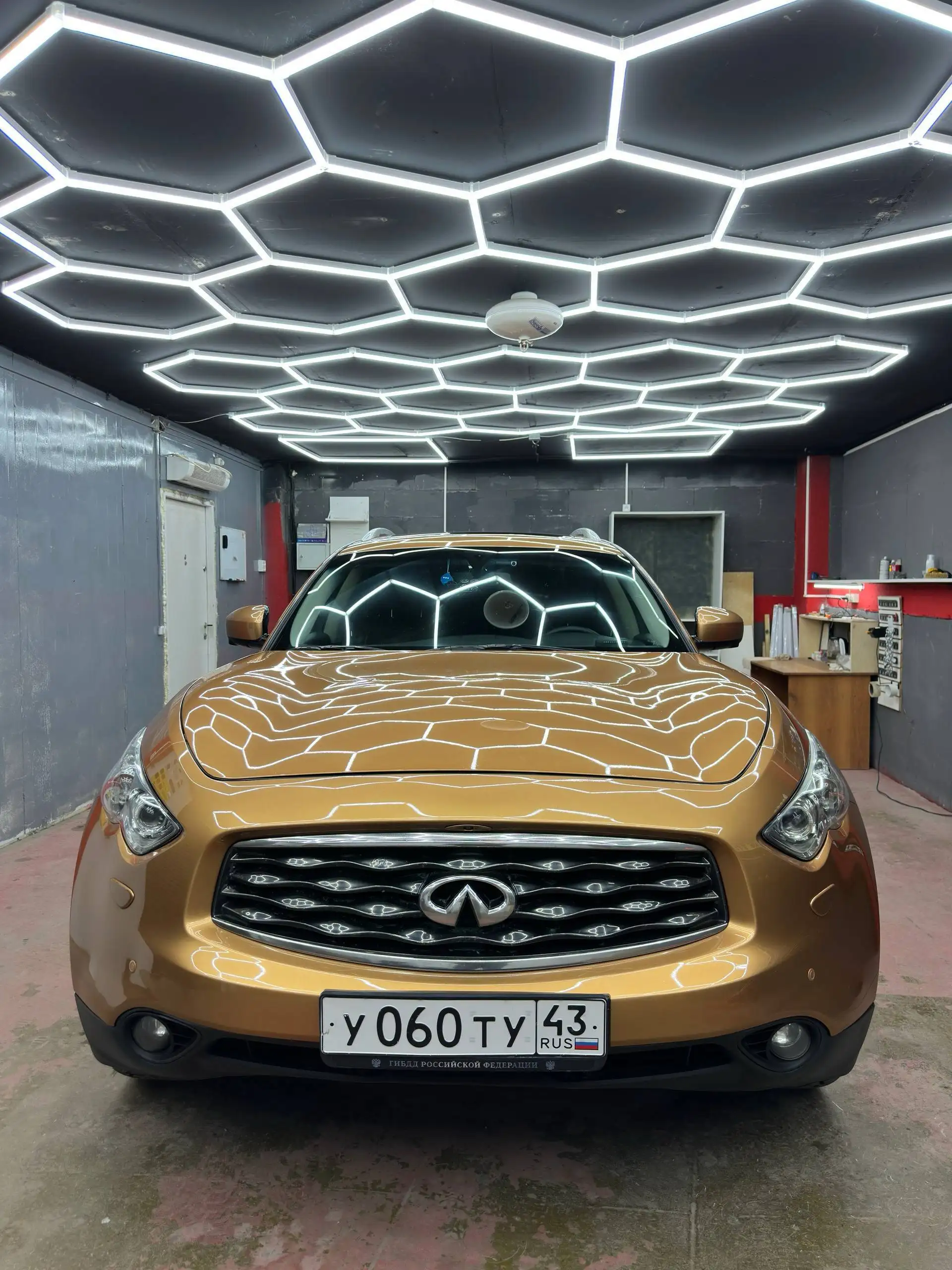 Продается Infiniti FX37 2010 года - Авто в Москва