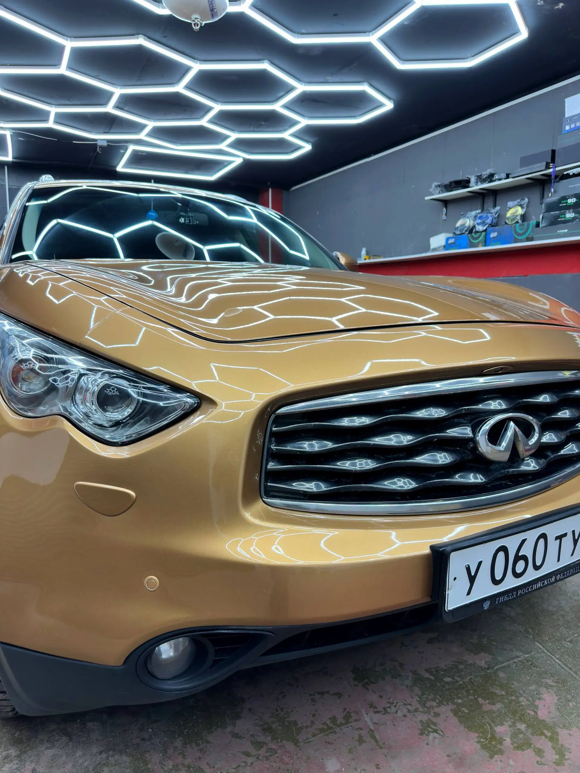 Продается Infiniti FX37 2010 года - Авто в Москва