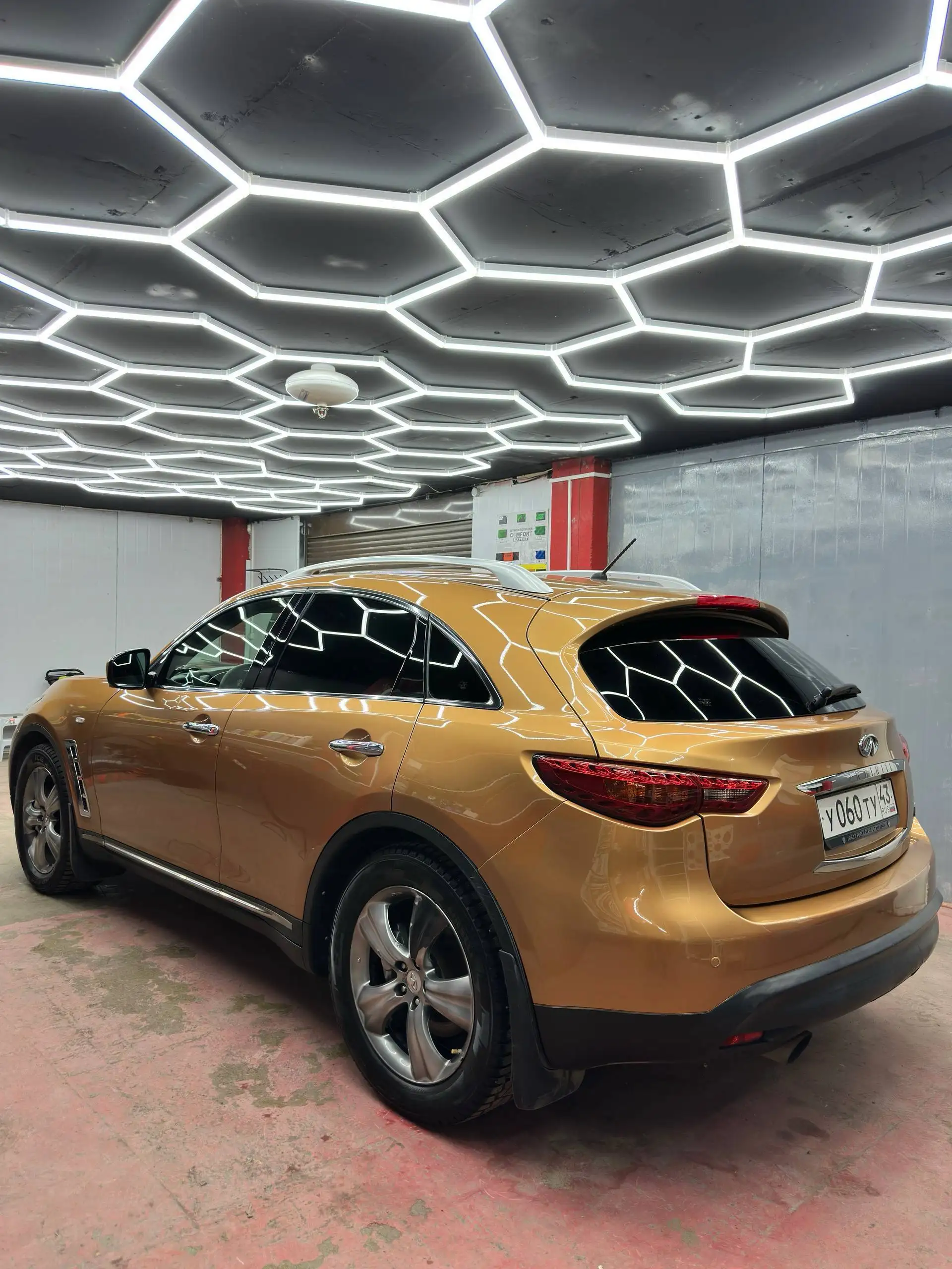 Продается Infiniti FX37 2010 года - Авто в Москва