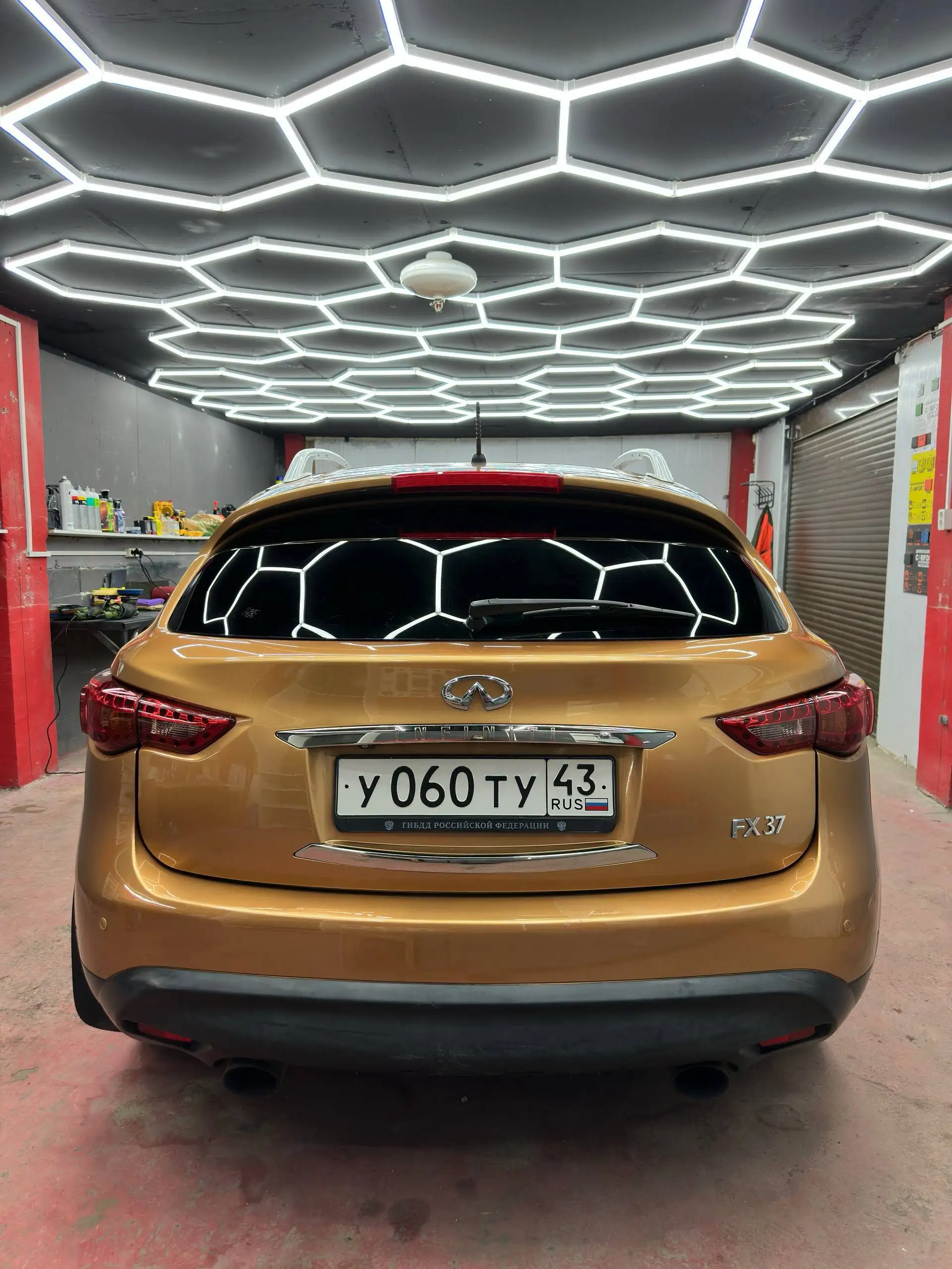 Продается Infiniti FX37 2010 года - Авто в Москва