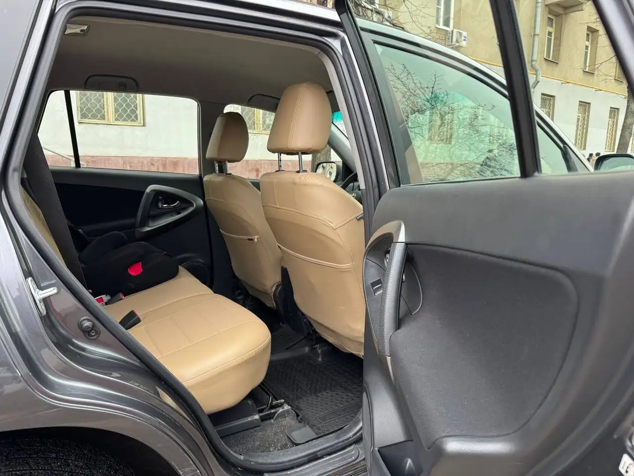 Toyota RAV4 2011 года с пробегом 60 тыс. км - Внедорожники, кроссоверы (Авто) в Москва