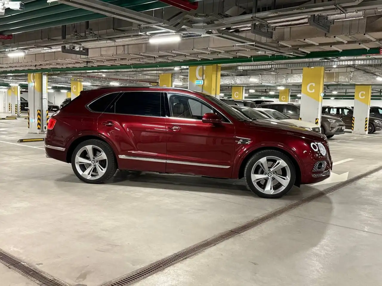 Bentley Bentayga 2016 - Внедорожники (Авто) в Москва