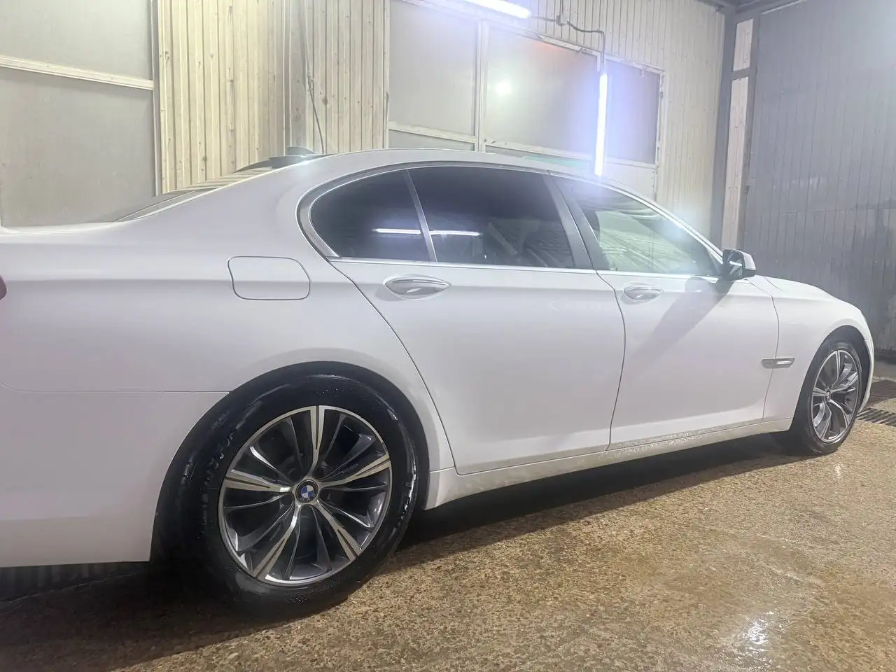 BMW 730i Коротышь 2011 - Авто в Москва