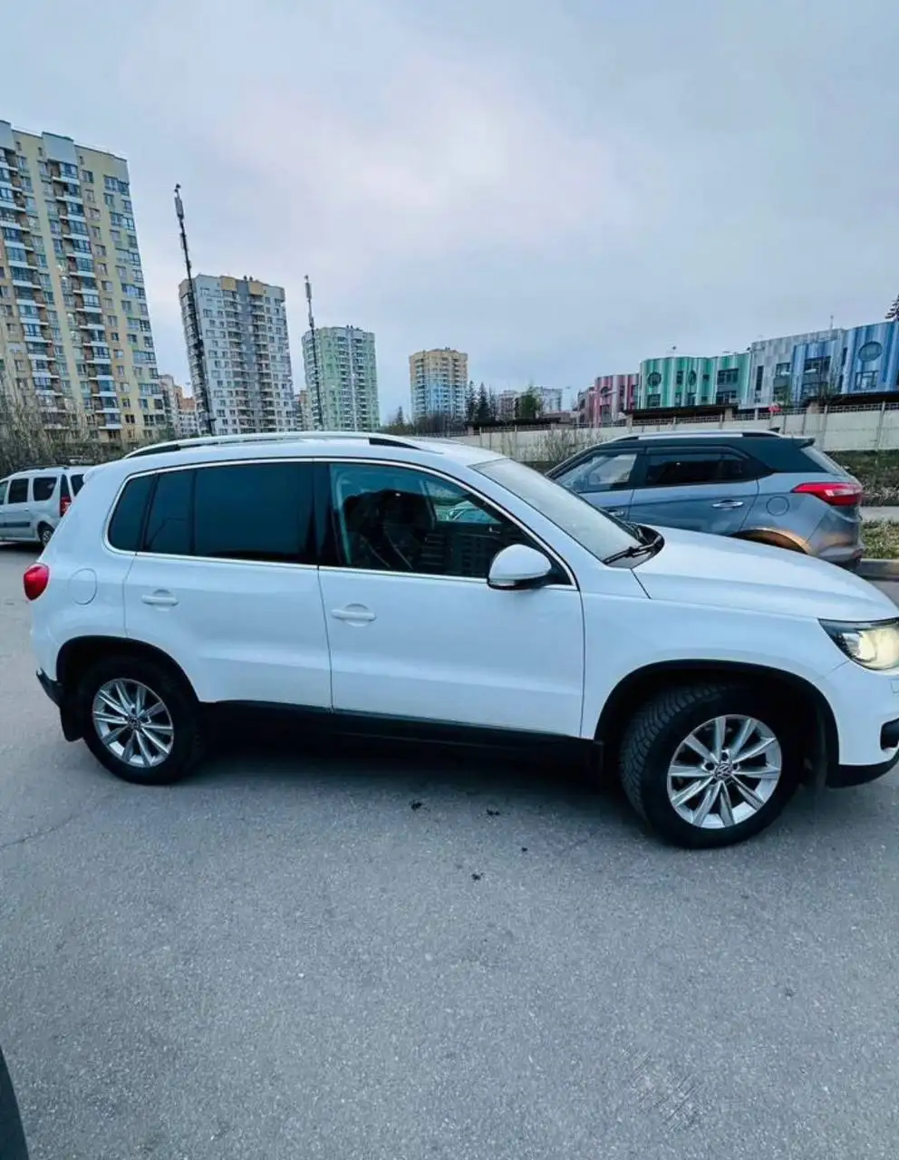 Volkswagen Tiguan 2012 - Внедорожник (Авто) в Зеленоград