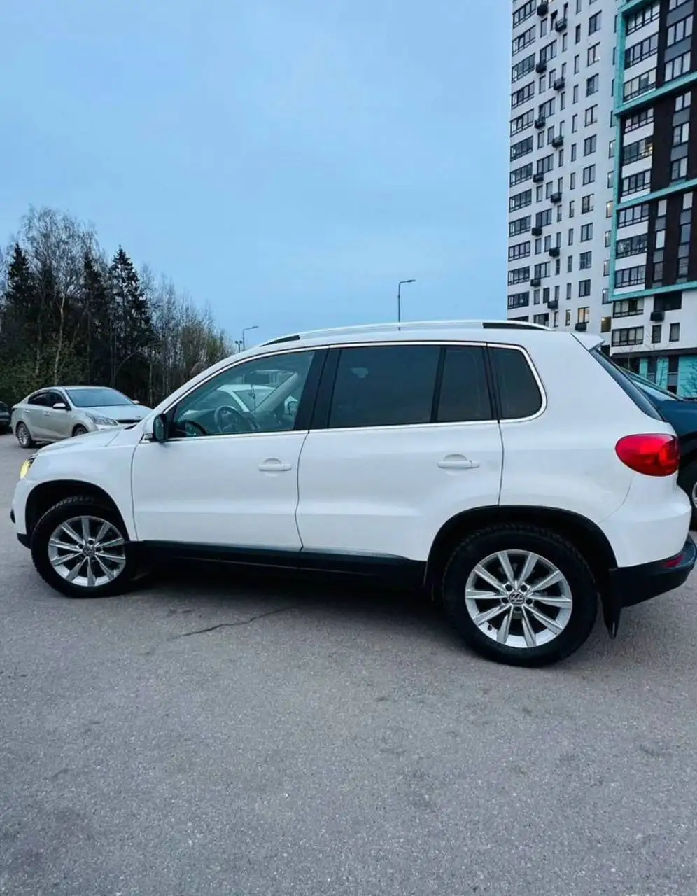 Volkswagen Tiguan 2012 - Внедорожник (Авто) в Зеленоград
