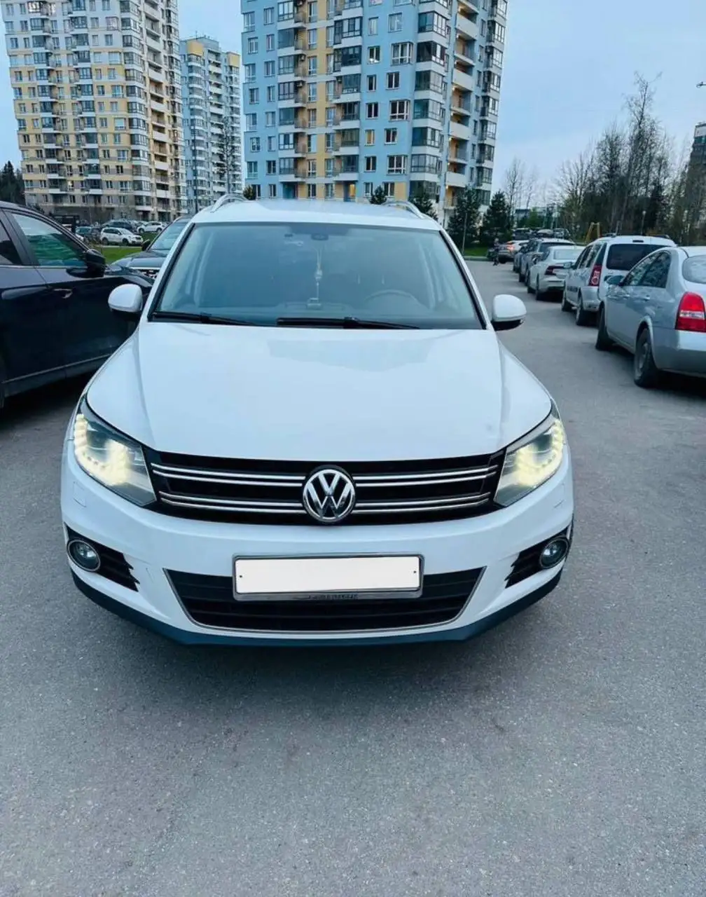 Volkswagen Tiguan 2012 - Внедорожник (Авто) в Зеленоград