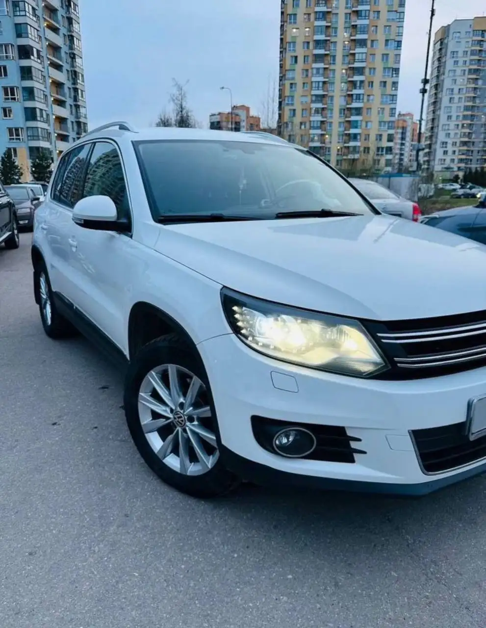Volkswagen Tiguan 2012 - Внедорожник (Авто) в Зеленоград