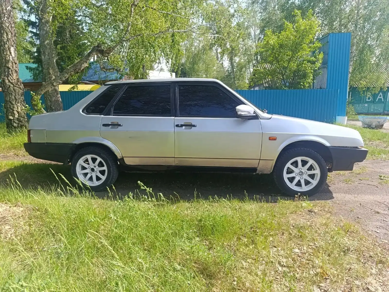Продам автомобиль 2001 года - Запчасти и аксессуары (Авто) в Москва