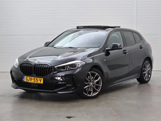 BMW 118i M Pack 2022 - BMW X7 в Москва