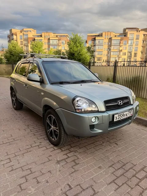 Hyundai Tucson 2006 и Nissan Q2013 - BMW X5 в Москва