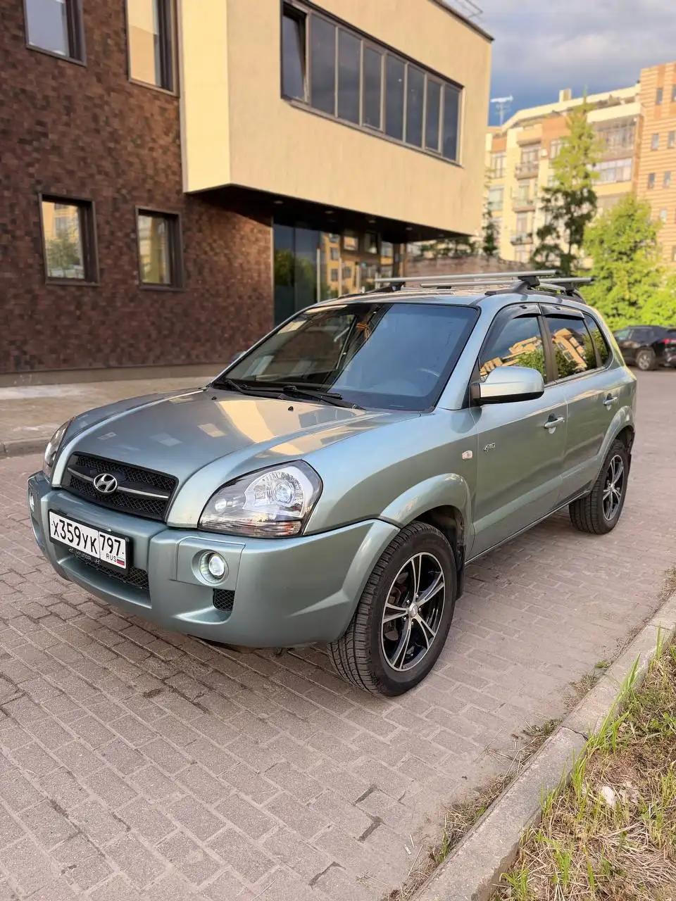 Hyundai Tucson 2006 и Nissan Q2013 - Авто в Москва