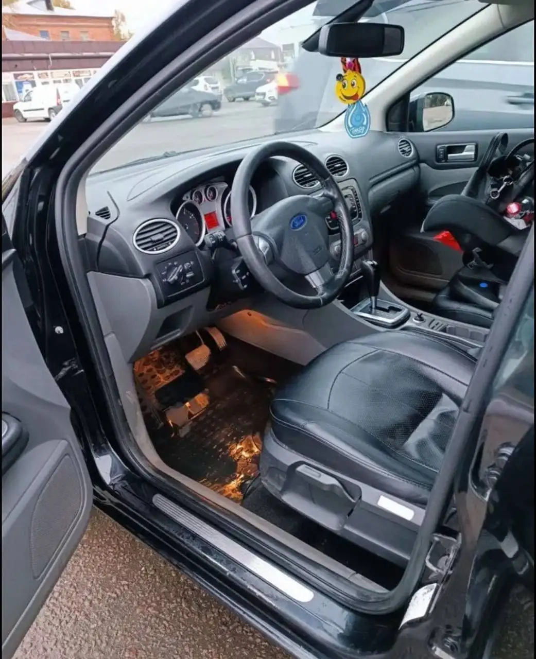 Ford Focus 1.6 автомат 2010 рестайлинг - Легковые автомобили (Авто) в Москва