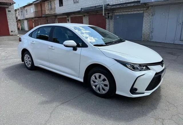 Срочная продажа Toyota Corolla 2022 - Hyundai Accent в Москва