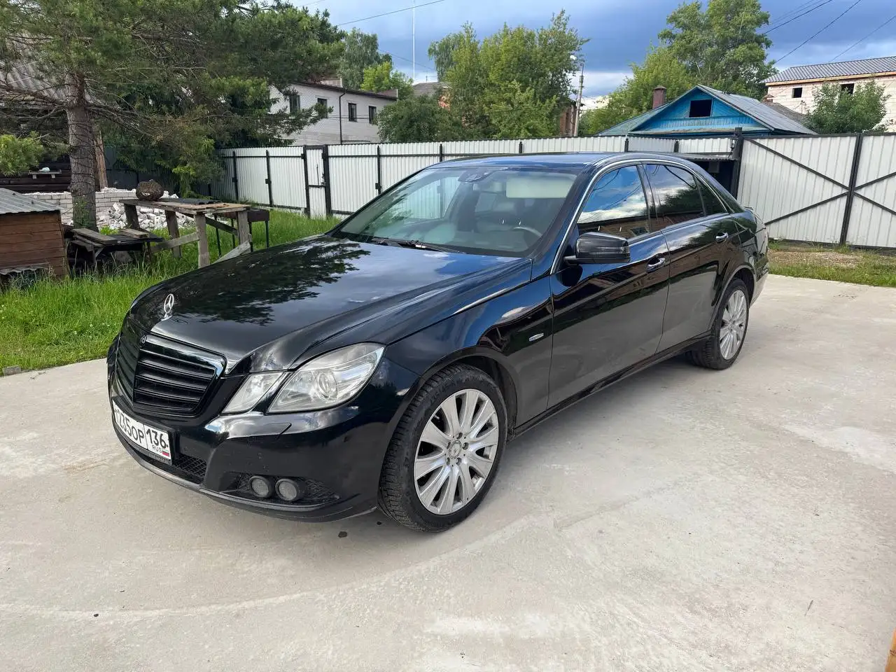 Mercedes W212 E200 2010 года в отличном состоянии - Легковые автомобили (Авто) в Тверь