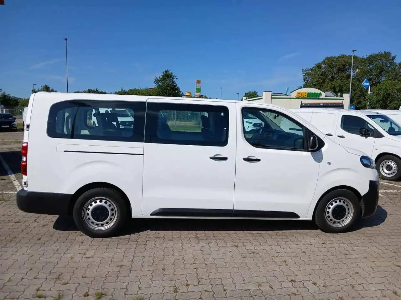 Opel Vivaro Kombi 1.5d 2022 - 2.3 млн руб - Легковые автомобили (Авто) в Москва