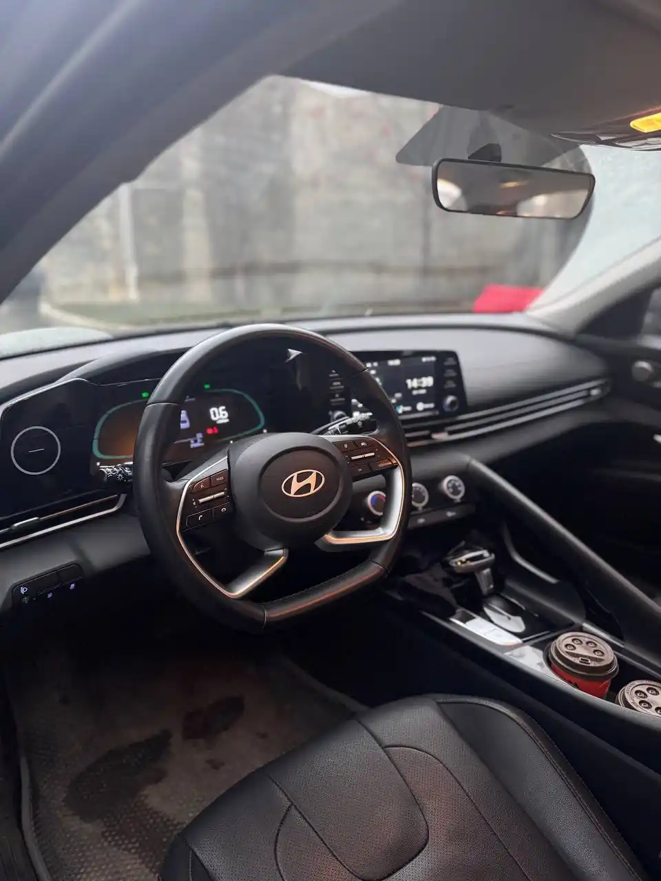 Hyundai Elantra 2023 год