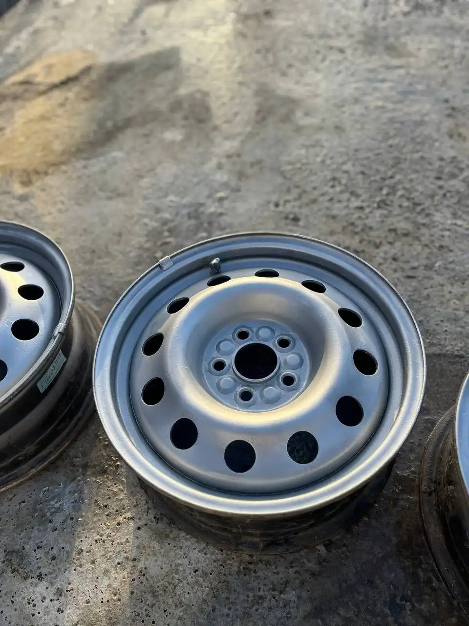 Продажа литья, штампов и зимней резины для автомобилей