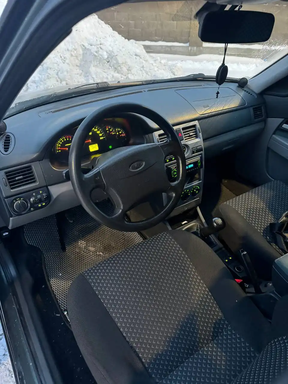 Продажа Лада Приора 2009 года в максимальной комплектации