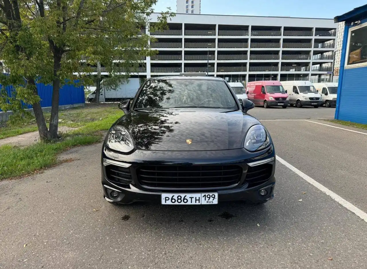 Porsche Cayenne S 4.2 AT 2015 года в Москве