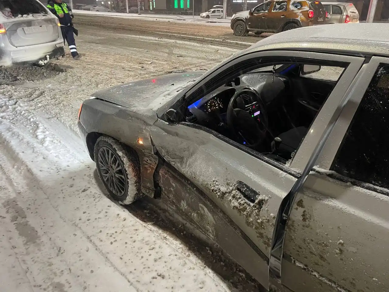 Продается автомобиль 2011 года с кондиционером и литыми дисками