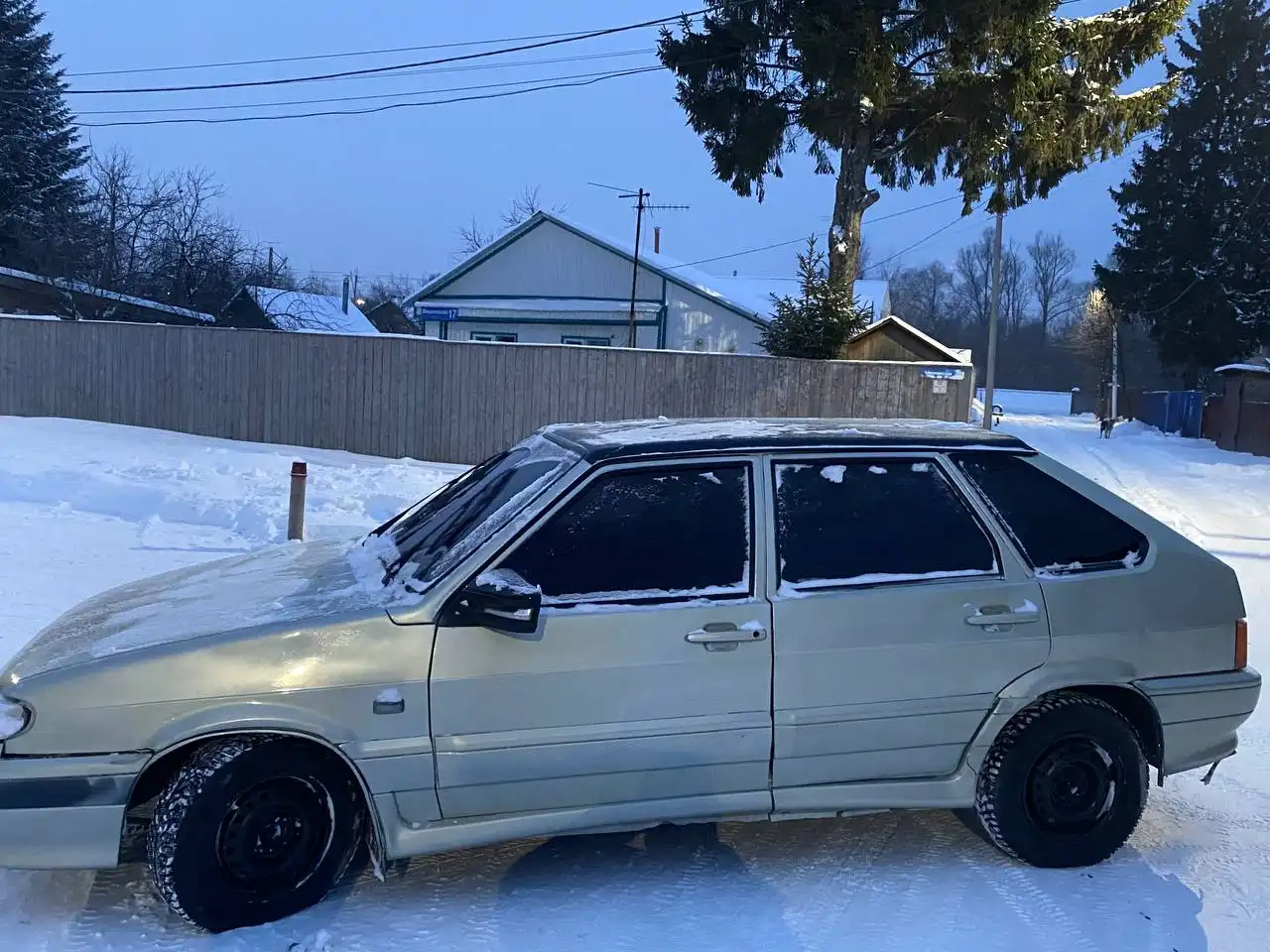 ВАЗ 2114 в хорошем состоянии с зимней резиной