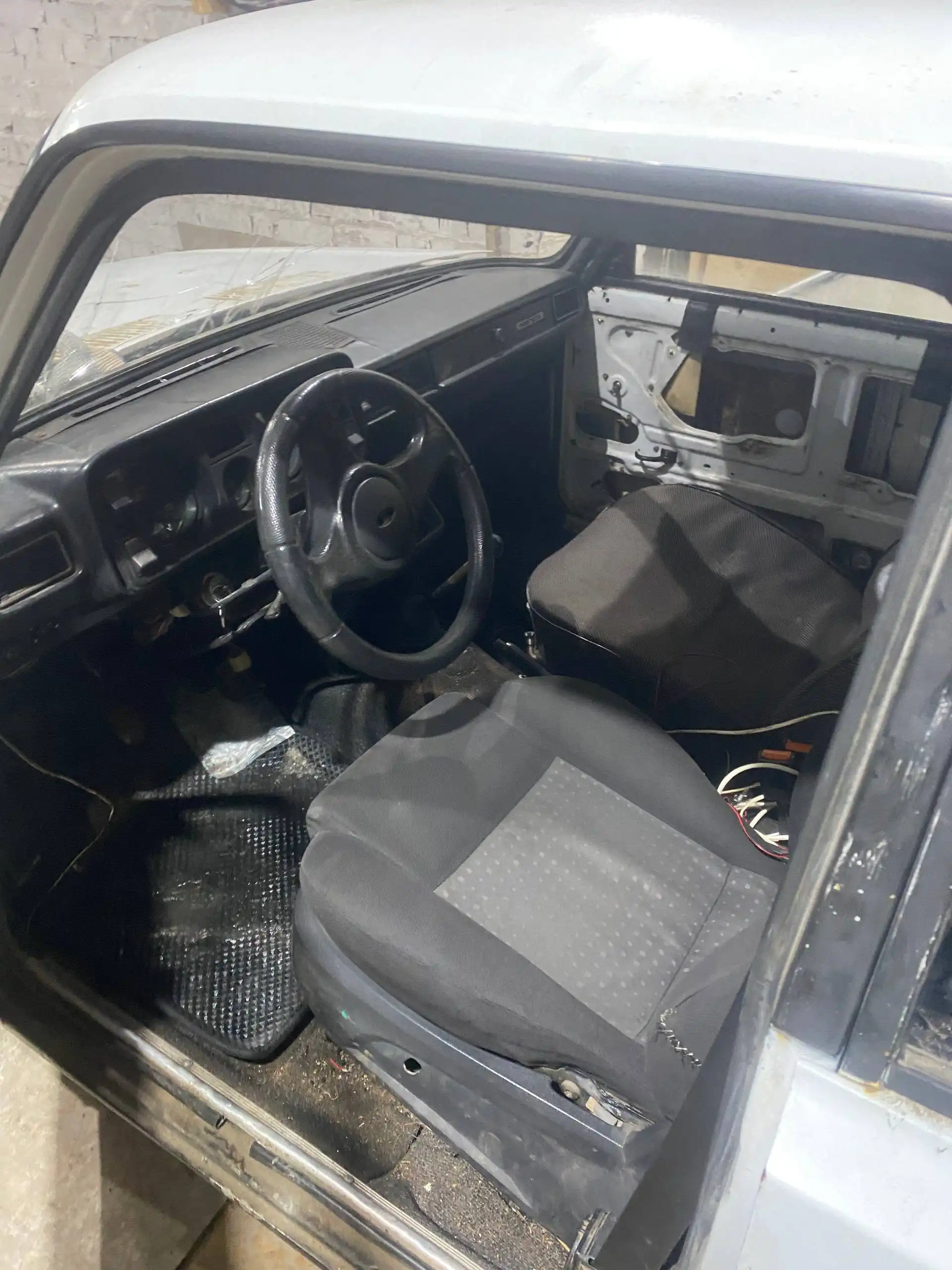 ВАЗ 2105 с зимней резиной и новыми запчастями