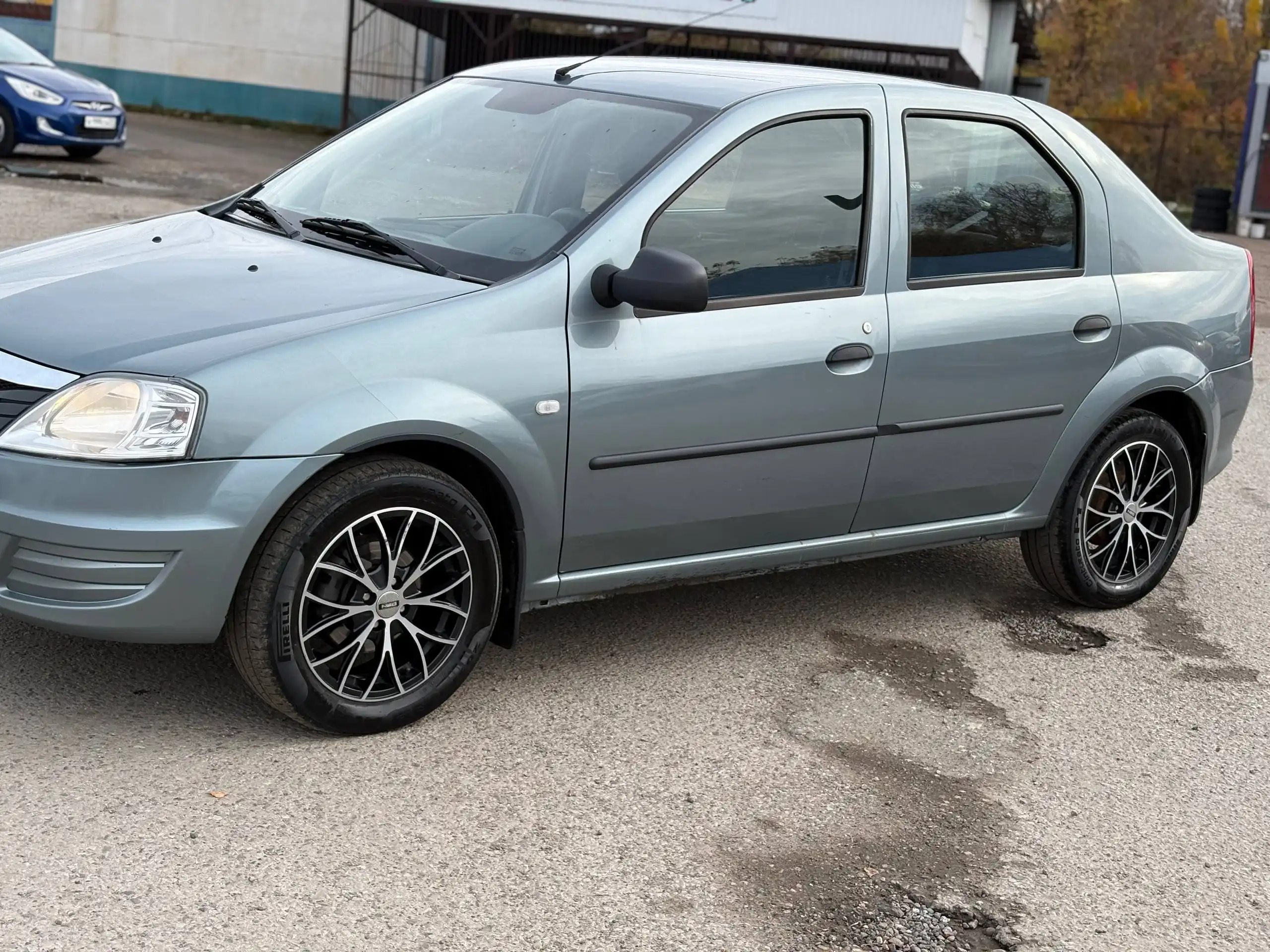 Renault Logan 2012 автомат в отличном состоянии