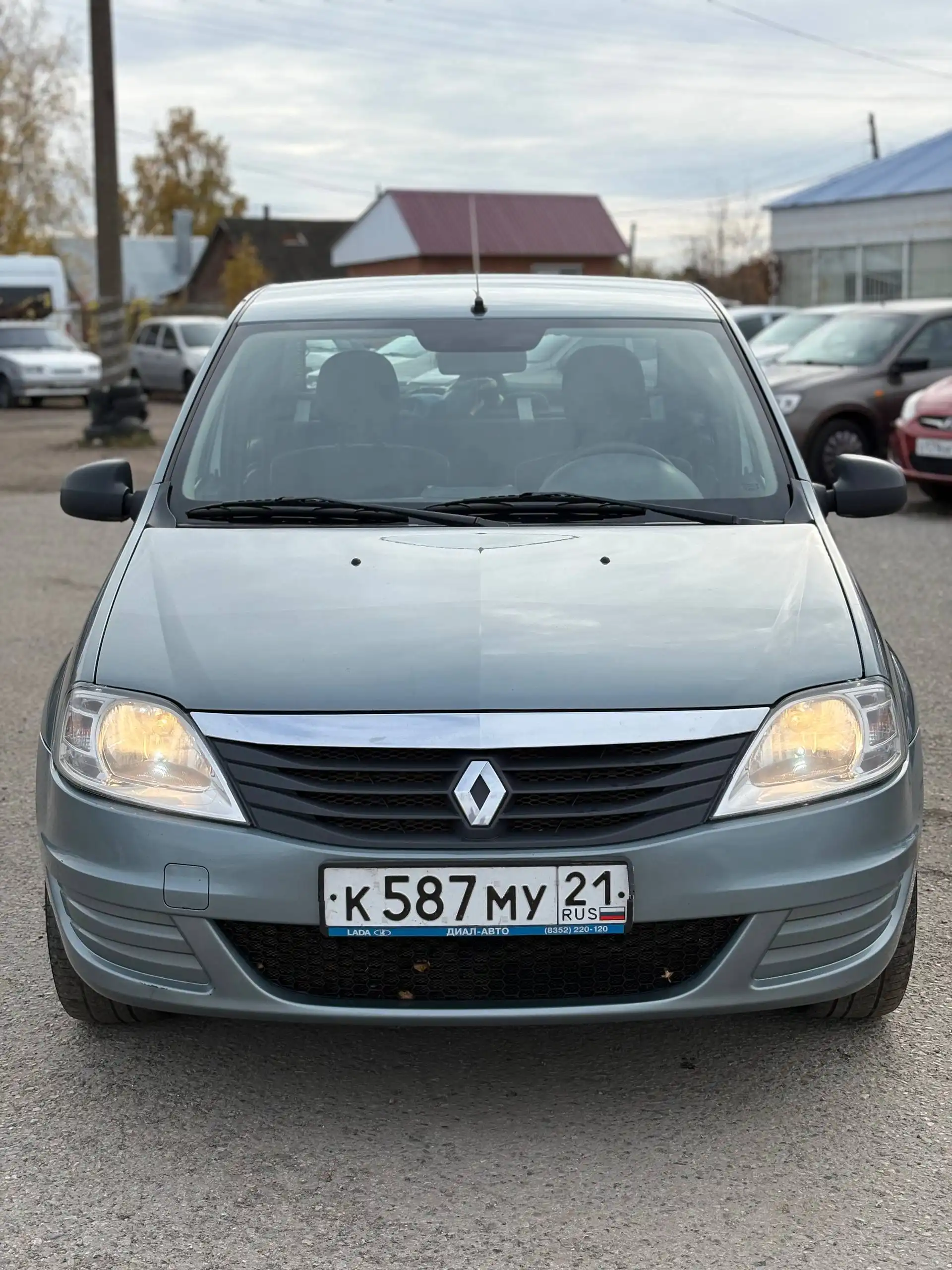Renault Logan 2012 автомат в отличном состоянии