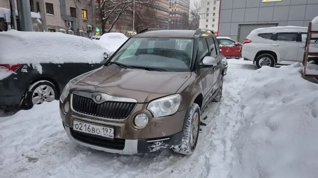 Skoda Yeti 2010 г.в. с DSG - Легковые автомобили в Москва