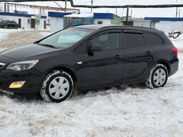 Opel Astra J 2012 года в отличном состоянии - Госномера в Канаш