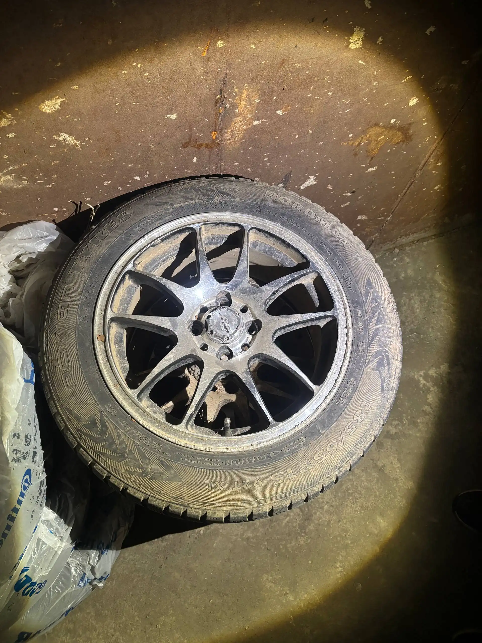 Диски 15 дюймов с резиной - Запчасти (Авто) в Уфа