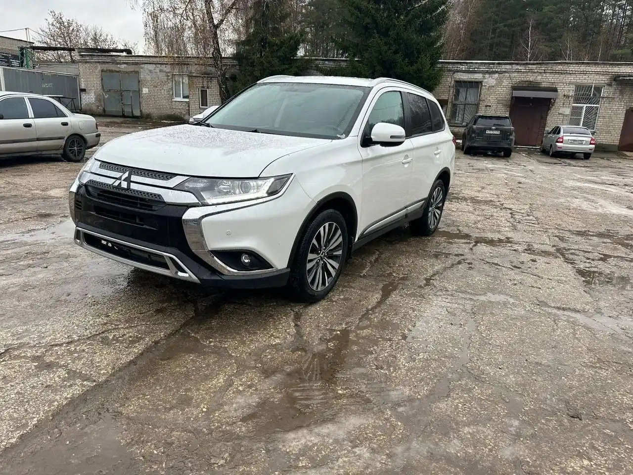 Продается Mitsubishi Outlander 2.0 CVT 2021 года - Внедорожники/Кроссоверы (Авто) в Рязань