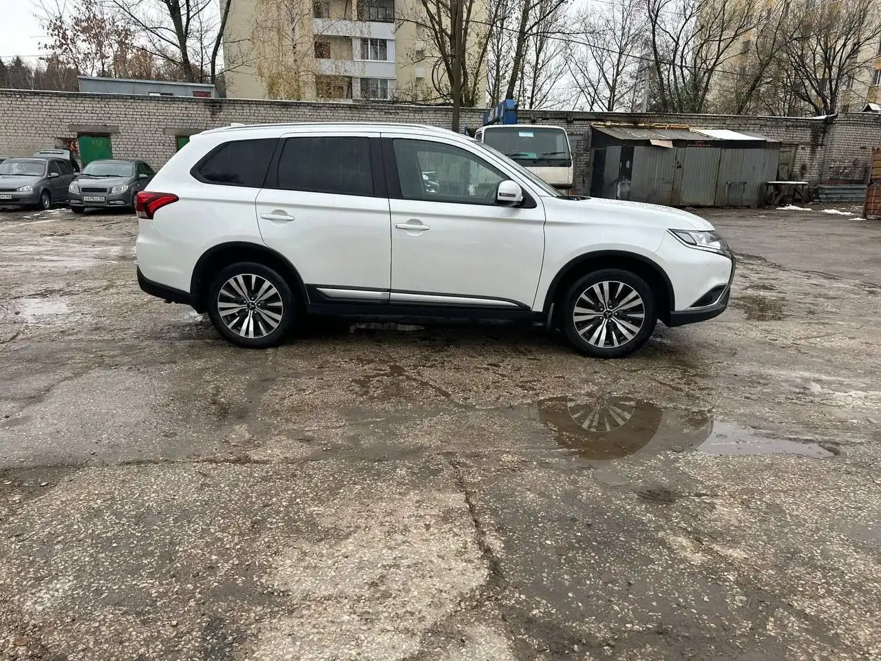 Продается Mitsubishi Outlander 2.0 CVT 2021 года - Внедорожники/Кроссоверы (Авто) в Рязань