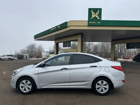 Автомобиль Kia Rio 2015 - Легковые автомобили в Казань