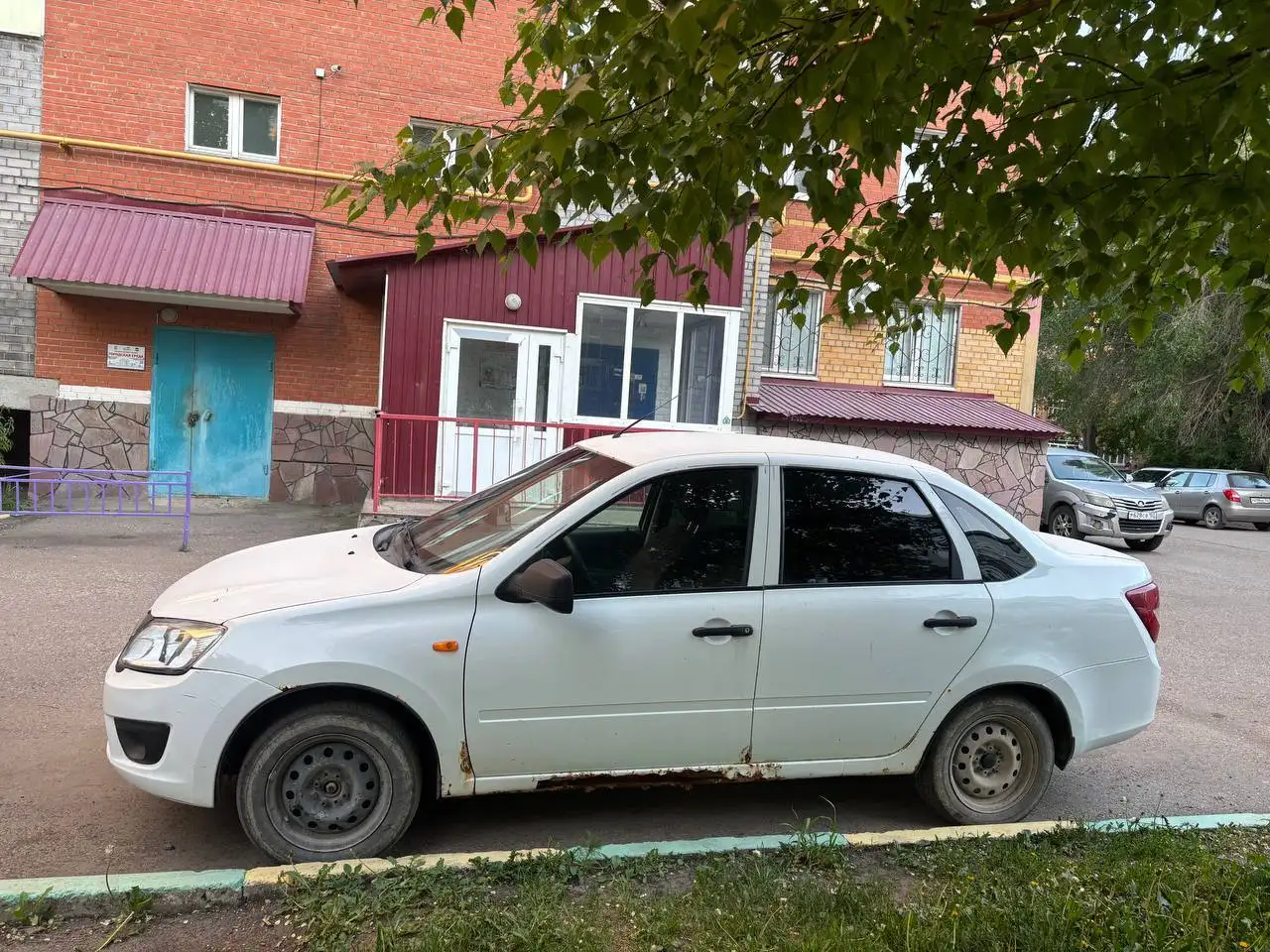 Лада Гранта 2013 год - Легковые автомобили (Авто) в Уфа