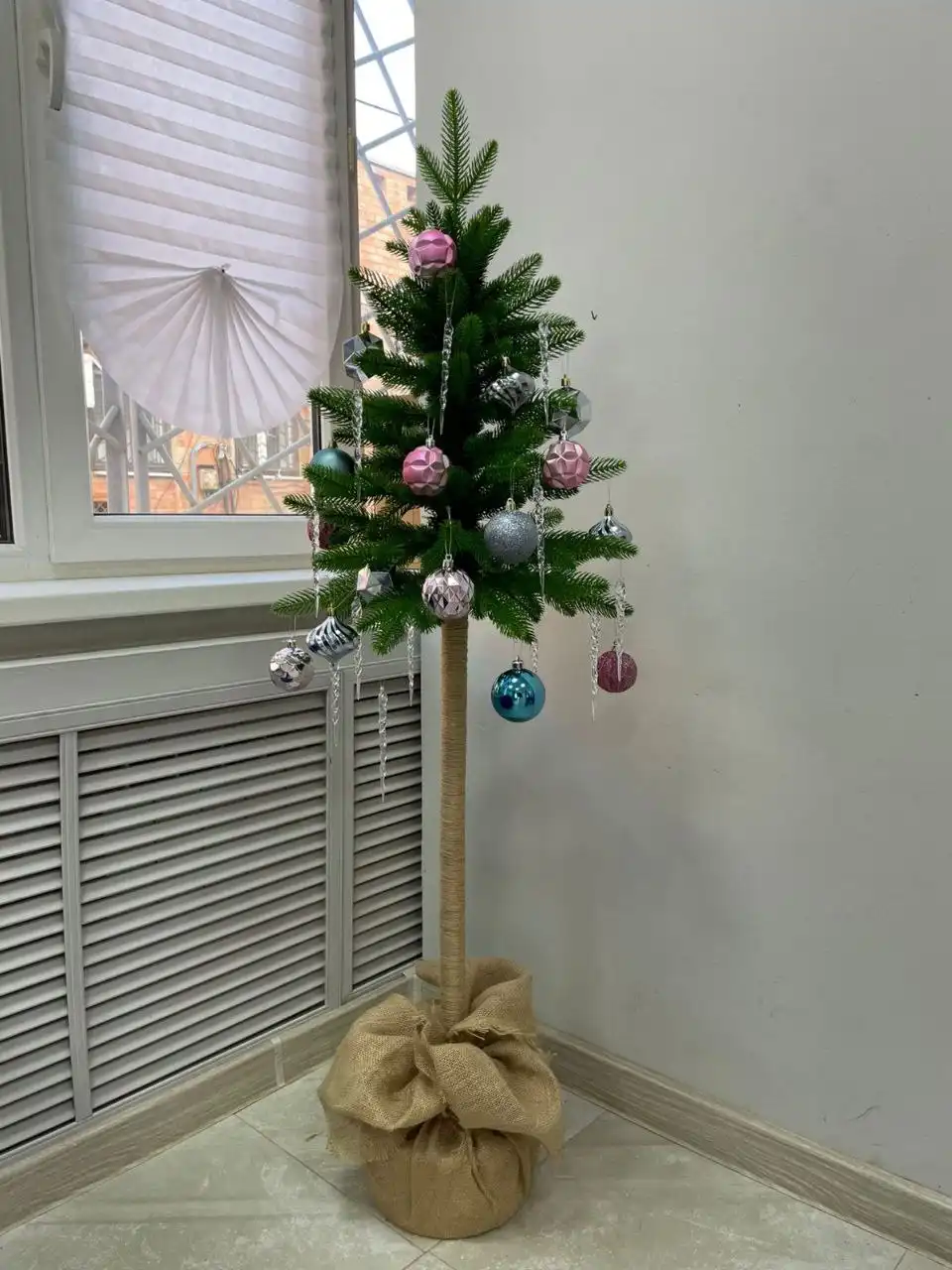 Новогодние елочки на высокой ножке