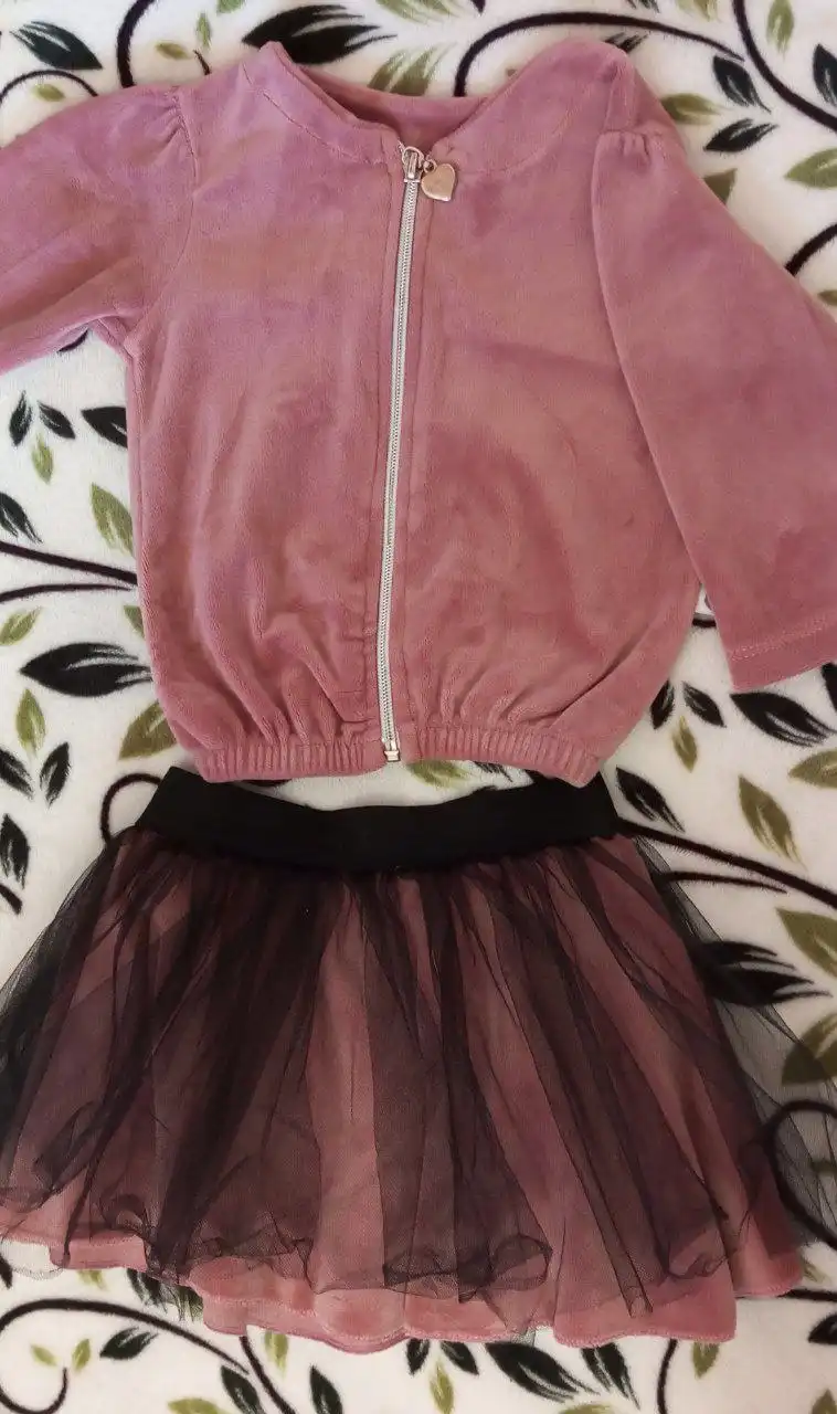 Продажа костюма для девочки 12 месяцев