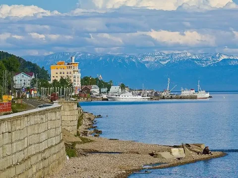 Земельный участок 20 соток в пос. Листвянка - Дома, дачи, коттеджи в Листвянка