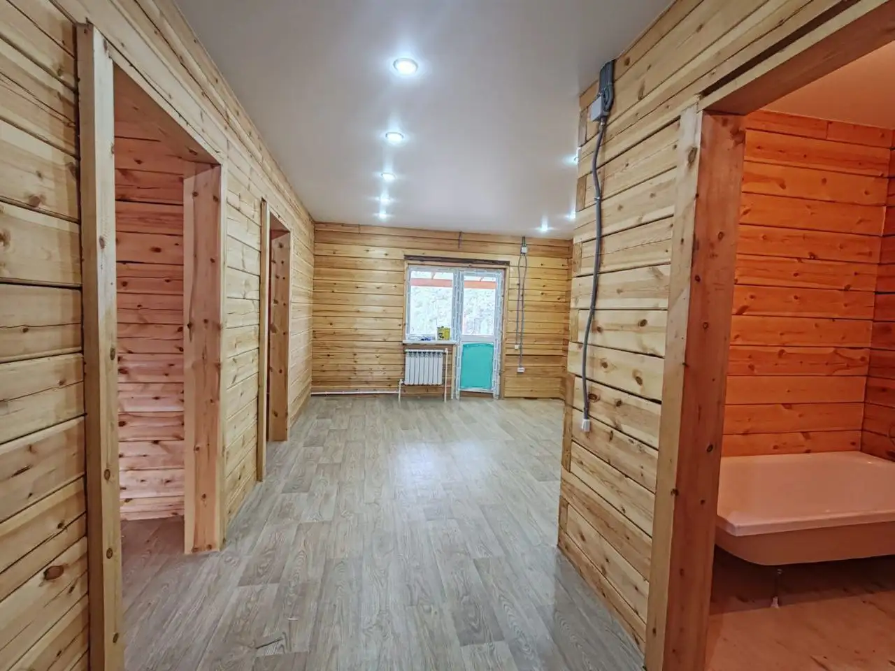 Продам дом с гаражом и участком 10 соток в Карлуке - Недвижимость в Карлук