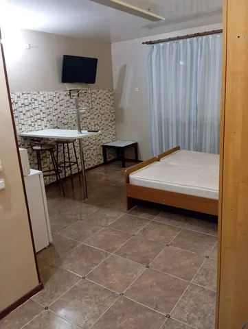 Сдам студию 25 кв метров в Октябрьском районе Иркутска - Гаражи в Иркутск