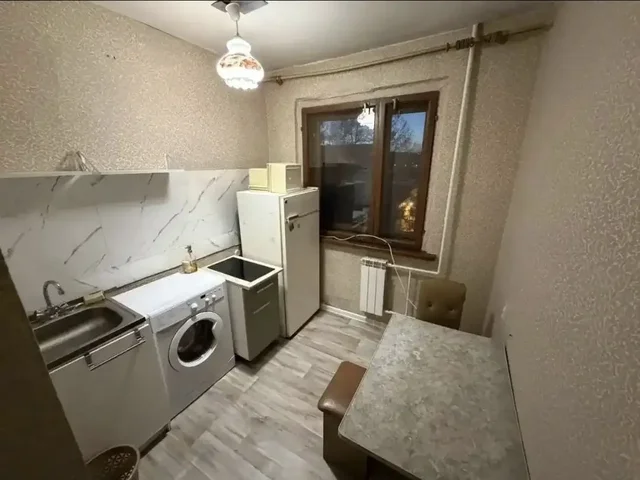 Сдам 2-комнатную квартиру в Иркутске, мкр. Солнечный - Гаражи в Иркутск