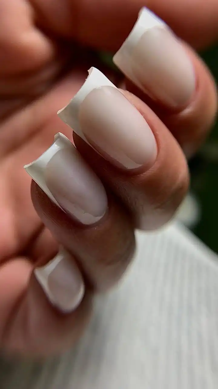 Маникюр и педикюр на дому от сертифицированного мастера