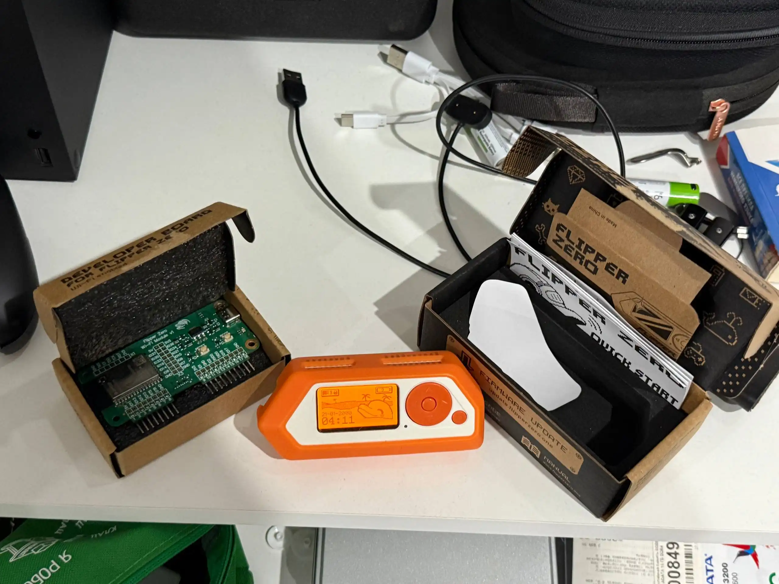 Продам Flipper Zero с комплектом аксессуаров