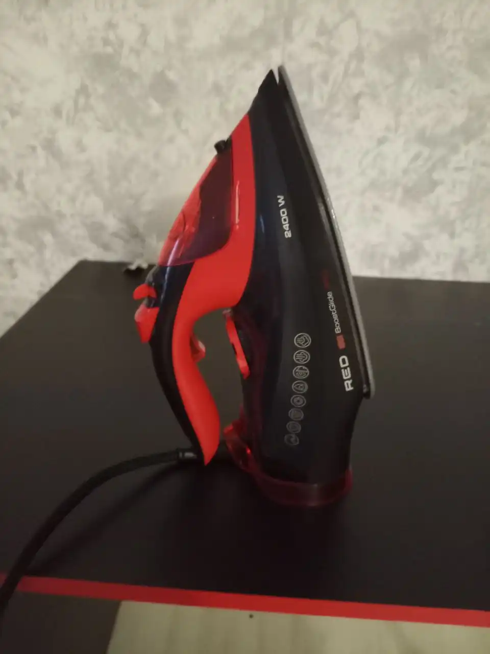 Продам утюг Red Solution и отпариватель Welgot с гладильной доской