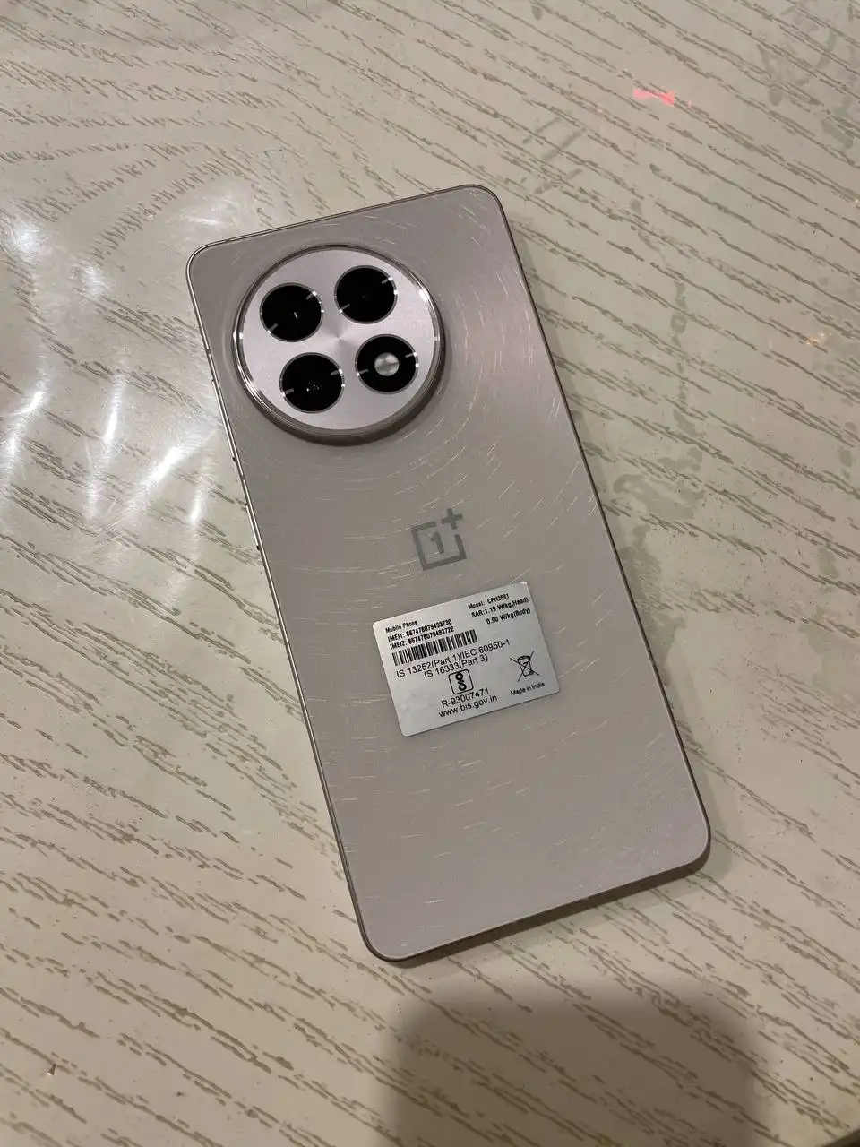 Продам смартфон One Plus 13R