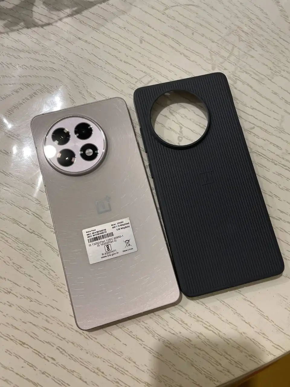 Продам смартфон One Plus 13R