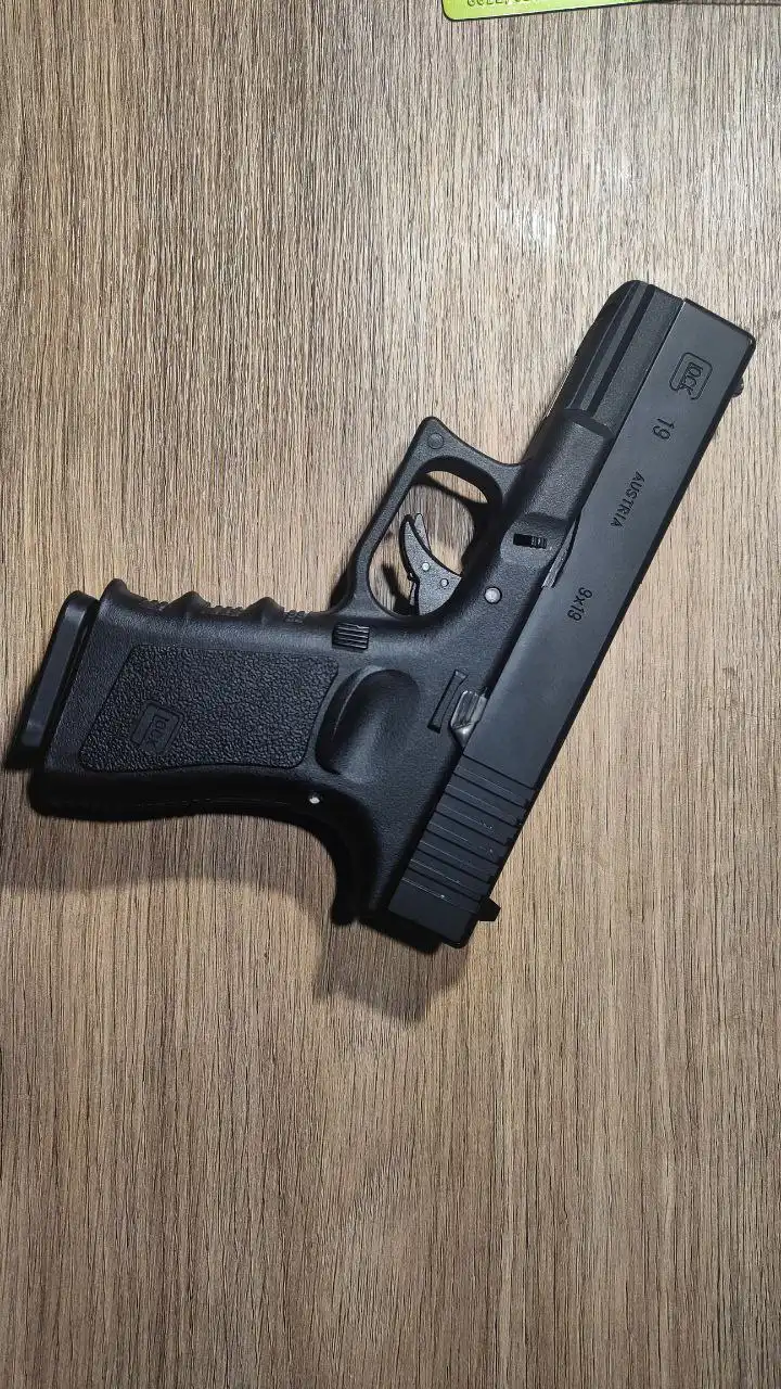Страйкбольный пистолет Glock-19 от East Crane