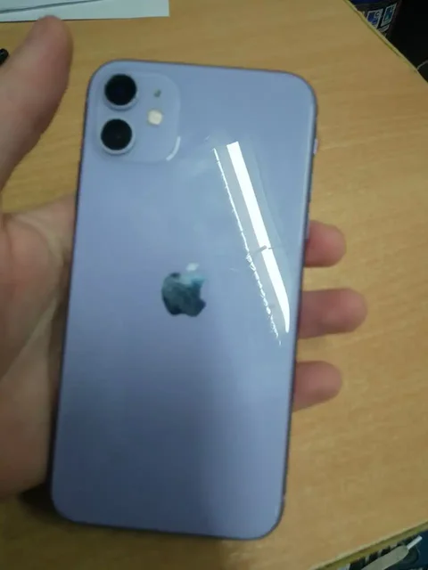 Продам Айфон 11 64 Гб в хорошем состоянии - Аксессуары для телефонов в Саратов
